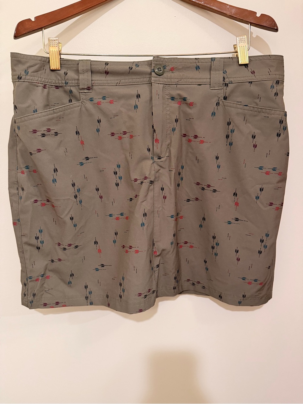 Eddie Bauer Olive Green Skirt with Multicolor Arrow Print Size 12